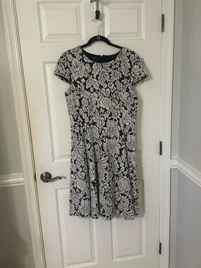 Alfani Black White Floral Fit & Flare Dress Size 12 Textured Jacquard Short